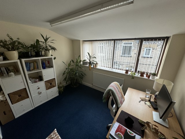 Small office to rent in Buxton